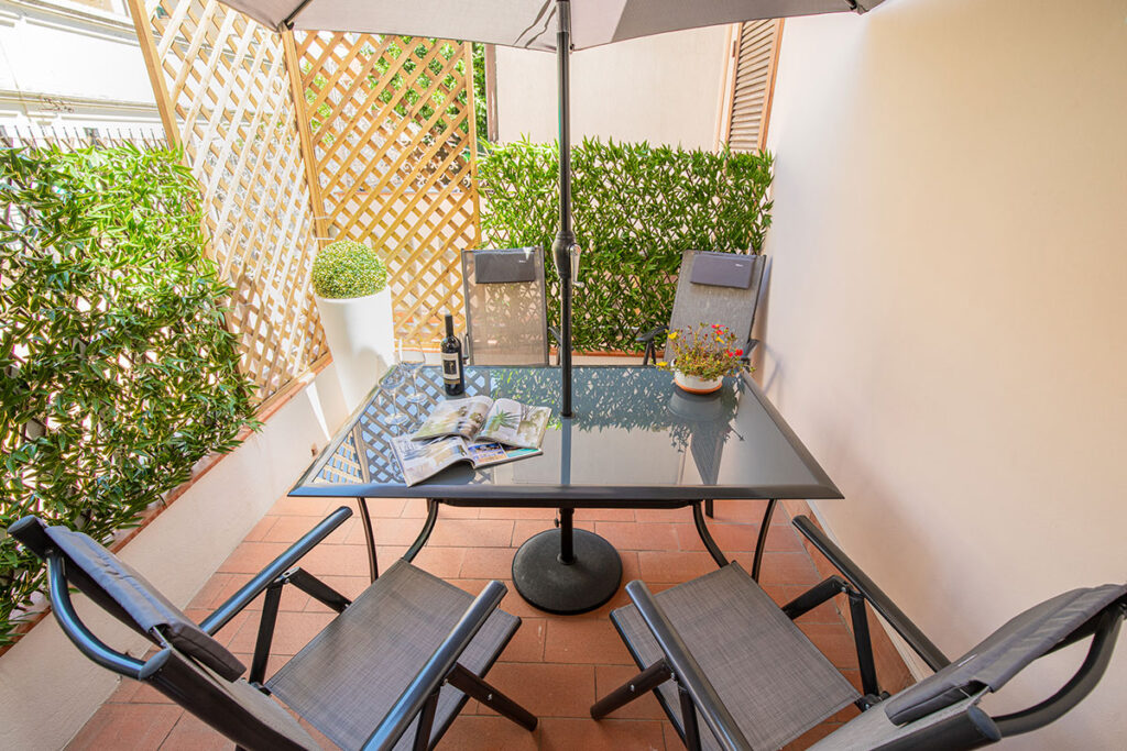 Suite_Carducci_patio_02