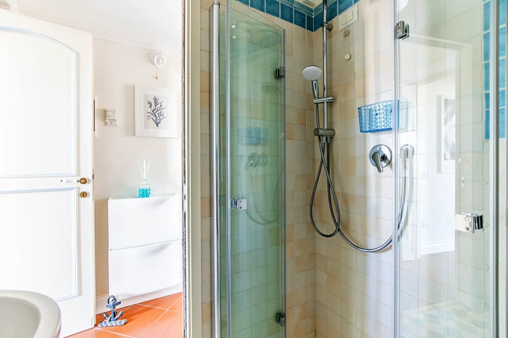 La ducha del baño de la Habitación Azul